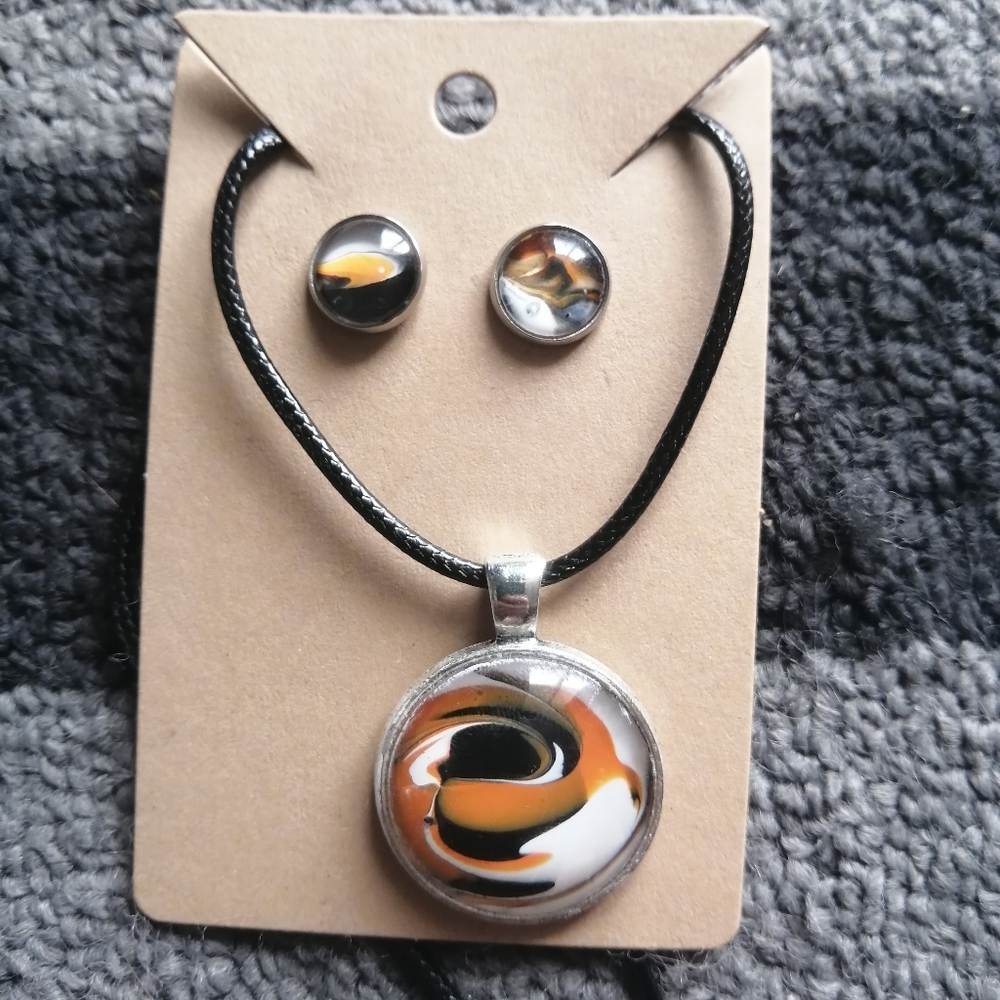 ✨ Earrings and Necklace set ✨